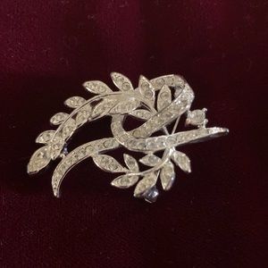 Vintage stunning brooch